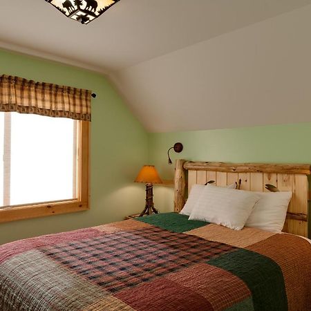 לייק פלאסיד Cobble Mountain Lodge מראה חיצוני תמונה