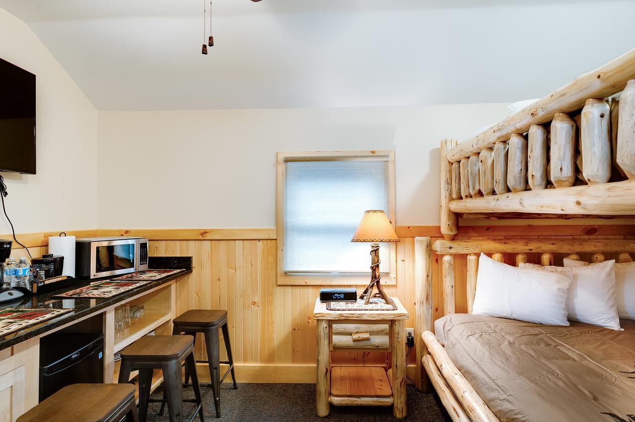 לייק פלאסיד Cobble Mountain Lodge מראה חיצוני תמונה