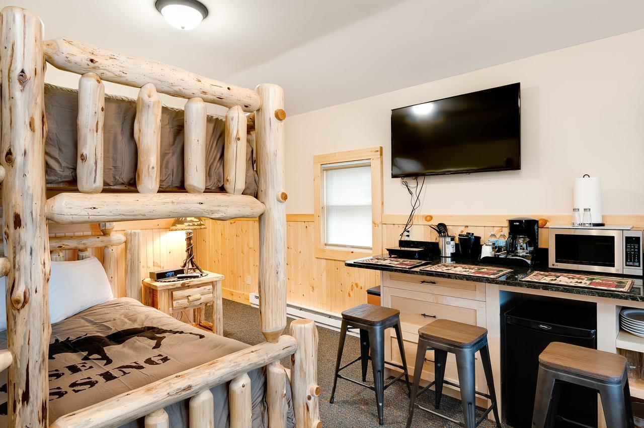 לייק פלאסיד Cobble Mountain Lodge מראה חיצוני תמונה