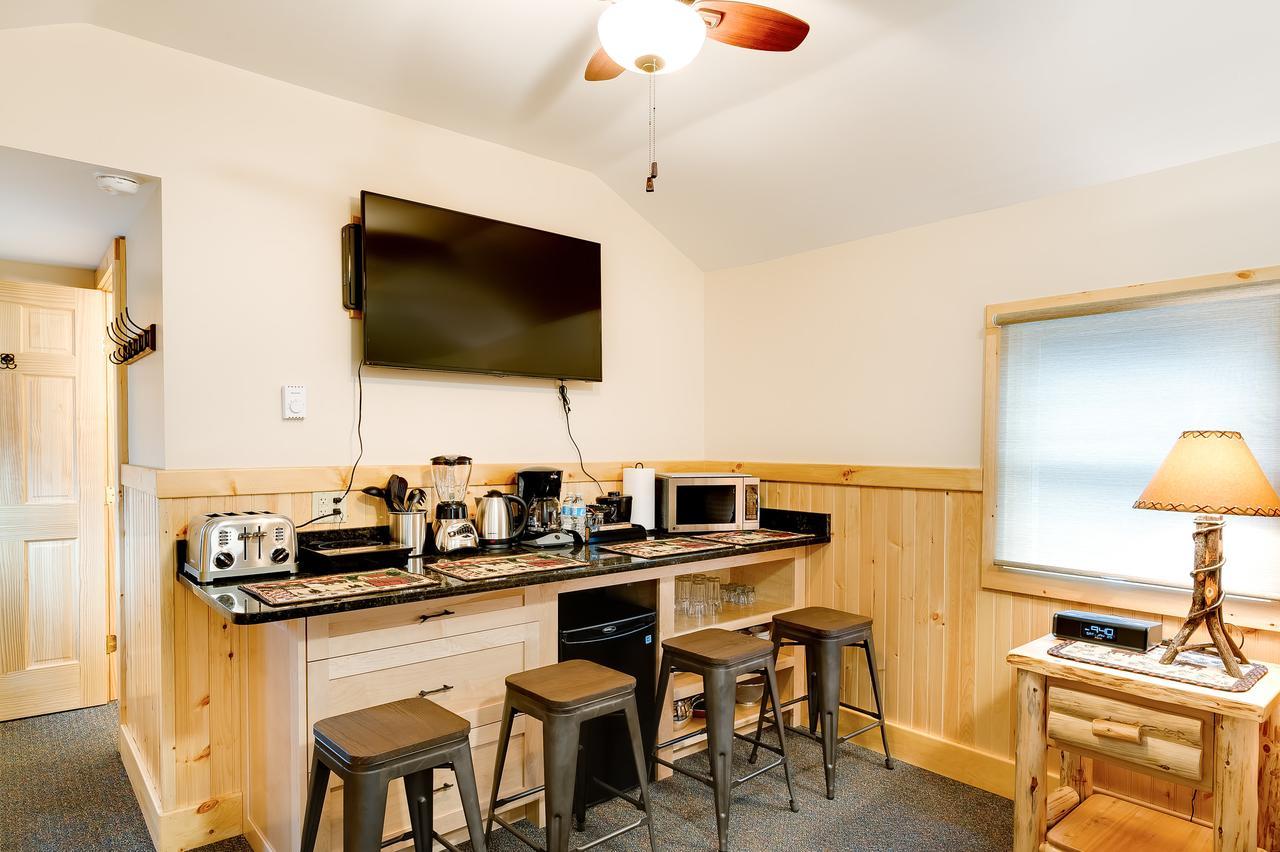 לייק פלאסיד Cobble Mountain Lodge מראה חיצוני תמונה