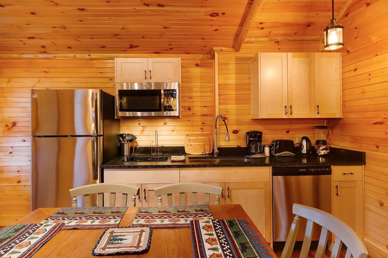 לייק פלאסיד Cobble Mountain Lodge מראה חיצוני תמונה