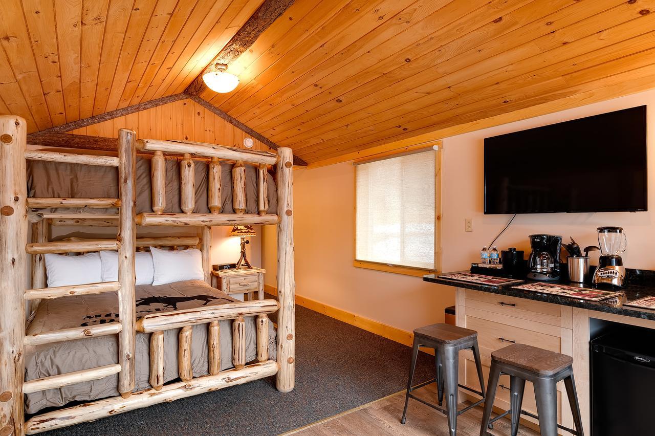 לייק פלאסיד Cobble Mountain Lodge מראה חיצוני תמונה