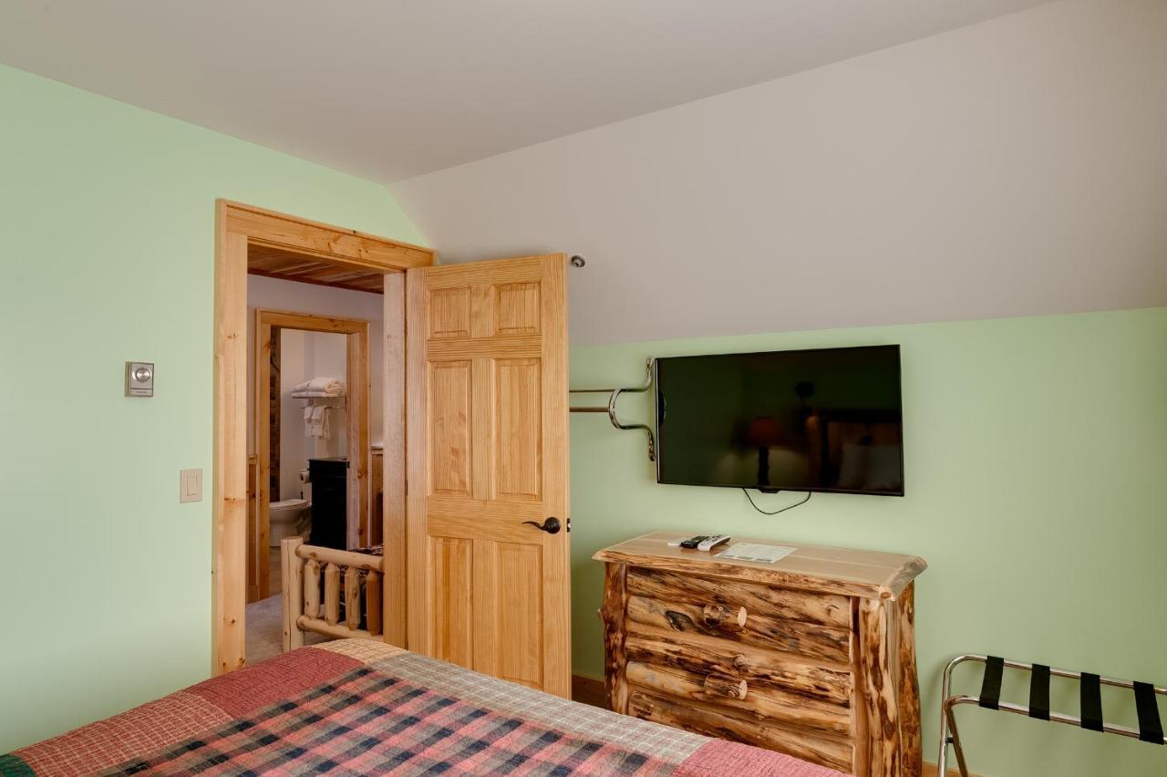 לייק פלאסיד Cobble Mountain Lodge מראה חיצוני תמונה