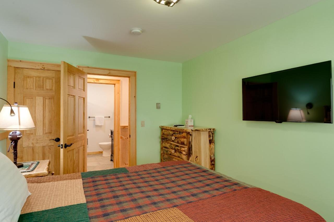 לייק פלאסיד Cobble Mountain Lodge מראה חיצוני תמונה